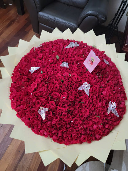 Ramo de 1,000 Rosas